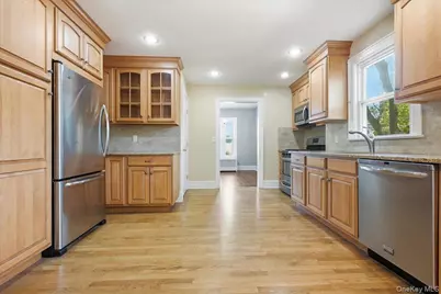 176 Wright Avenue, Malverne, NY 11565 - Photo 15