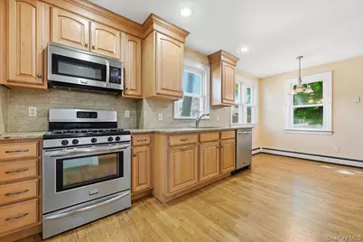 176 Wright Avenue, Malverne, NY 11565 - Photo 17