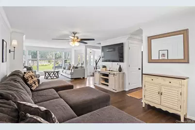 14 Mountain Street, Ronkonkoma, NY 11779 - Photo 5