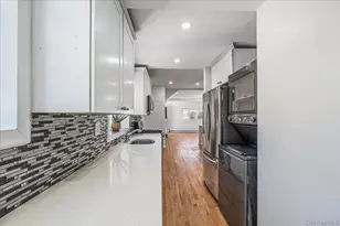 42 Willow Ave, Freeport, NY 11520 - Photo 15