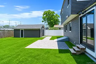 11 Lakewood Ave, Ronkonkoma, NY 11779 - Photo 7