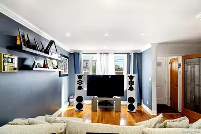 709 Logan Avenue, Bronx, NY 10465 - Photo 5