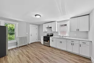 90 Montgomery St, Middletown, NY 10940 - Photo 3