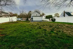 17 Mott St, Patchogue, NY 11772 - Photo 3