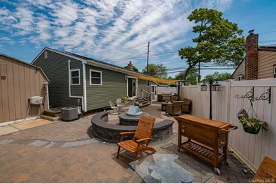 8 Oswego Drive, Bay Shore, NY 11706 - Photo 23