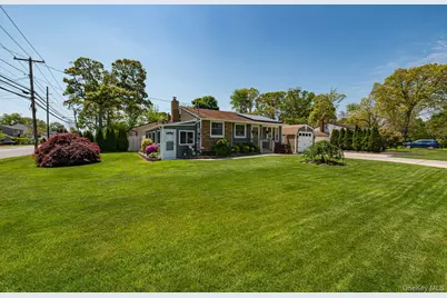 8 Oswego Drive, Bay Shore, NY 11706 - Photo 3