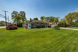 8 Oswego Dr, Bay Shore, NY 11706 - Photo 3