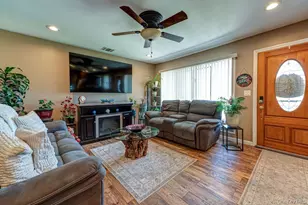 8 Oswego Dr, Bay Shore, NY 11706 - Photo 5