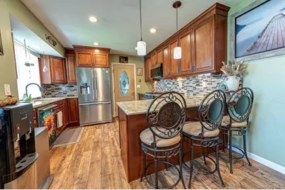 8 Oswego Drive, Bay Shore, NY 11706 - Photo 7