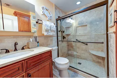 8 Oswego Drive, Bay Shore, NY 11706 - Photo 7