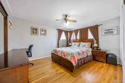 2 Wellesley Lane, Hicksville, NY 11801 - Photo 9