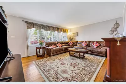 2 Wellesley Lane, Hicksville, NY 11801 - Photo 7