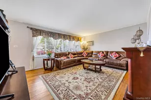 2 Wellesley Ln, Hicksville, NY 11801 - Photo 7
