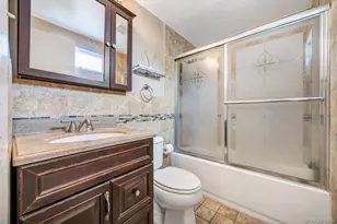 2 Wellesley Ln, Hicksville, NY 11801 - Photo 19