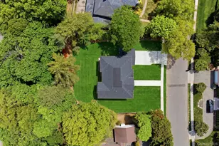 97 Parkway Dr, Roslyn Heights, NY 11577 - Photo 37