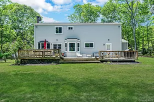 17 Barbara Anne St, Manorville, NY 11949 - Photo 7