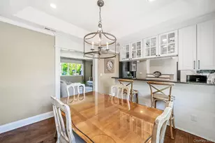 36 Manitton Ct, Islip, NY 11751 - Photo 9