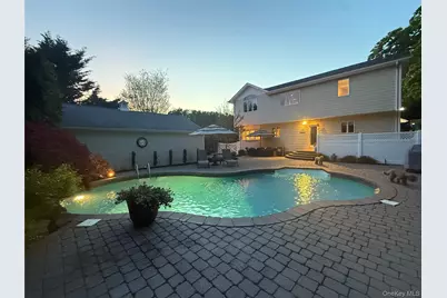 36 Manitton Court, Islip, NY 11751 - Photo 45