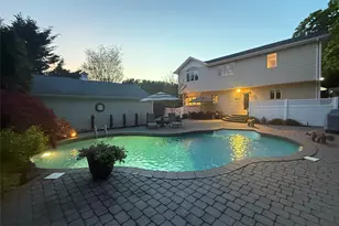 36 Manitton Ct, Islip, NY 11751 - Photo 45