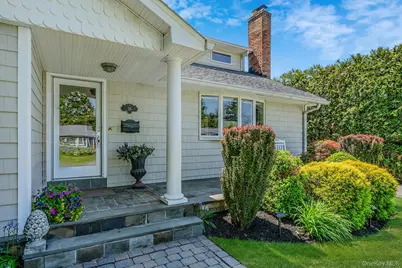 36 Manitton Court, Islip, NY 11751 - Photo 3