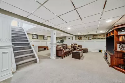 36 Manitton Court, Islip, NY 11751 - Photo 29