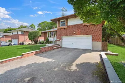 72 Winthrop Road, Plainview, NY 11803 - Photo 3
