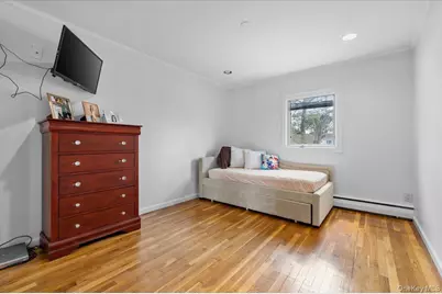 960 Cliffside Avenue, Woodmere, NY 11581 - Photo 15