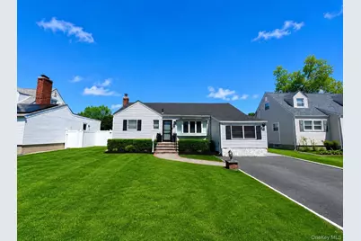 17 Shelly Court, Plainview, NY 11803 - Photo 1