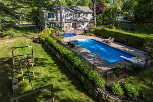 4 Crabapple Ct, Mount Sinai, NY 11766 - Photo 5