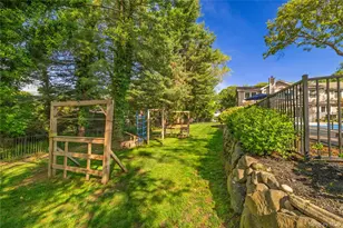 4 Crabapple Ct, Mount Sinai, NY 11766 - Photo 9