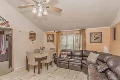 14 Lurcott Lane, Central Islip, NY 11722 - Photo 11