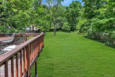 261 W Pulaski Road, Huntington Station, NY 11746 - Photo 21
