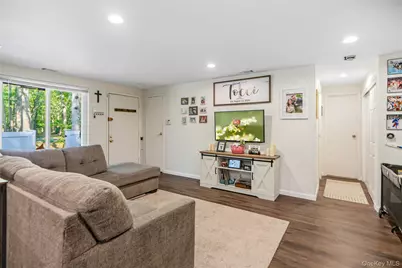 128 Birchwood Road, Medford, NY 11763 - Photo 9