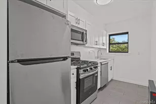 671 Bronx River Rd, Yonkers, NY 10704 - Photo 11