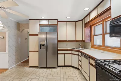 15142 24th Avenue, Whitestone, NY 11357 - Photo 9