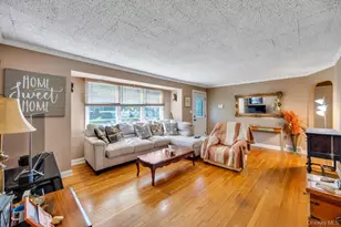 19 Oakland Ave, Miller Place, NY 11764 - Photo 7