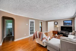 19 Oakland Ave, Miller Place, NY 11764 - Photo 5
