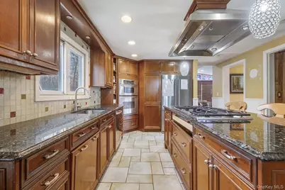 6 Strawberry Hill Lane, West Nyack, NY 10994 - Photo 9