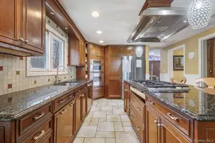 6 Strawberry Hill Ln, West Nyack, NY 10994 - Photo 9