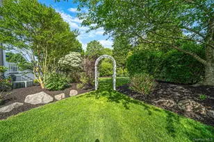 19 Sweetgum Ln, Miller Place, NY 11764 - Photo 9