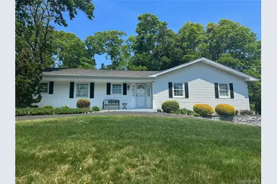 3 Laura Court, Nesconset, NY 11767 - Photo 3