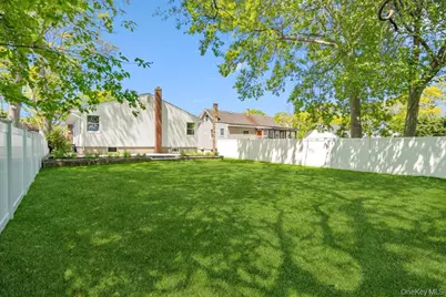 165 Livingston Avenue, Babylon, NY 11702 - Photo 39