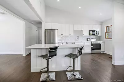 165 Livingston Avenue, Babylon, NY 11702 - Photo 7