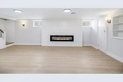 165 Livingston Avenue, Babylon, NY 11702 - Photo 27