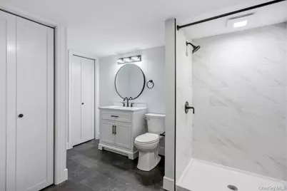 165 Livingston Avenue, Babylon, NY 11702 - Photo 31