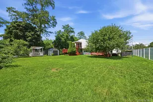 58 Oakridge Dr, Bay Shore, NY 11706 - Photo 9