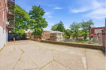 2080 Barnes Avenue Barnes Avenue #3B, Bronx, NY 10462 - Photo 15