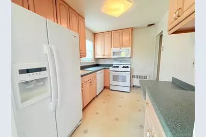 8 E Gate, Plainview, NY 11803 - Photo 5