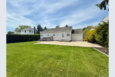 8 E Gate, Plainview, NY 11803 - Photo 13