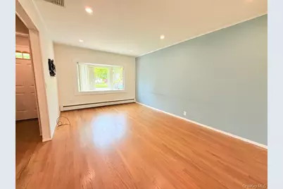 8 E Gate, Plainview, NY 11803 - Photo 3